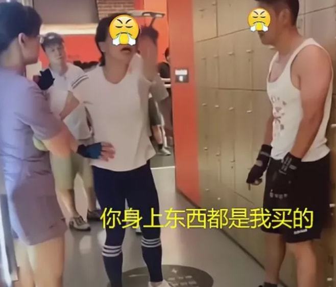 健身房找女私人教练的好处_健身房私教男女关系_健身房男的找女私教