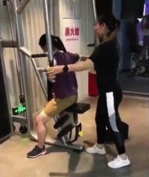 健身房找女私人教练的好处_健身房私教男女关系_健身房男的找女私教