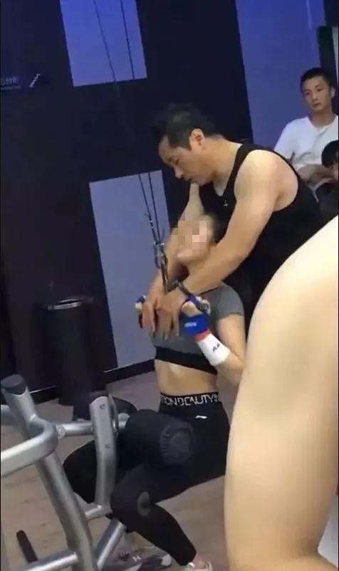 健身房私教男女关系_健身房男的找女私教_健身房找女私人教练的好处