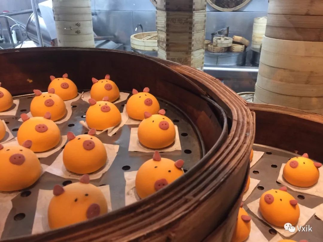 婚纱复古造型_复古黑色婚纱照_内景复古婚纱照黑