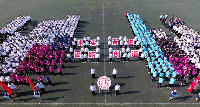 高中运动会跑步多少米_高中运动会慢速版_高中生运动