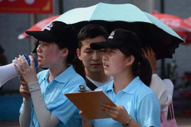 高中运动会跑步多少米_高中生运动_高中运动会慢速版