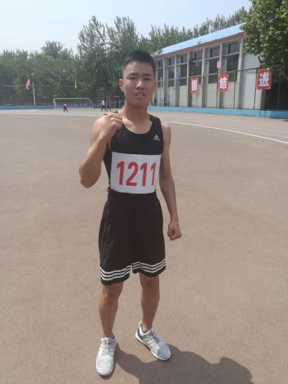 高中生运动_高中运动会跑步多少米_高中运动会慢速版