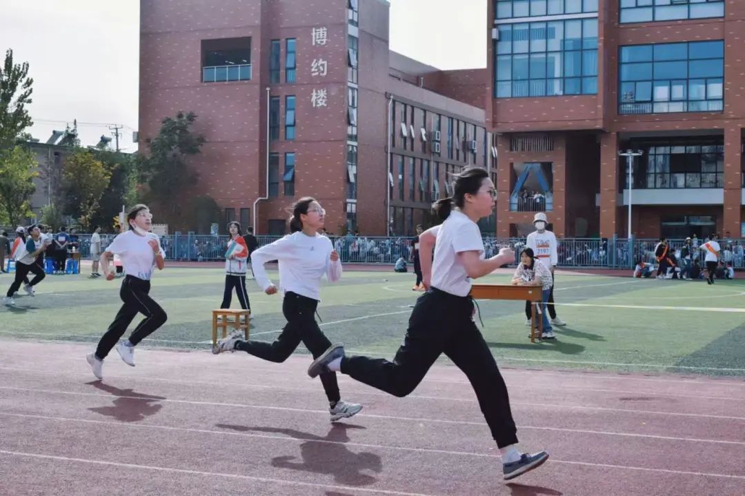 高中生运动会跑步视频_高中运动会慢速版_高中运动会跑步多少米