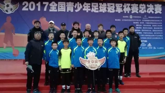 各足球赛事冠军奖杯_足球各赛事冠军奖金给球员多少_足球冠军奖杯含金量