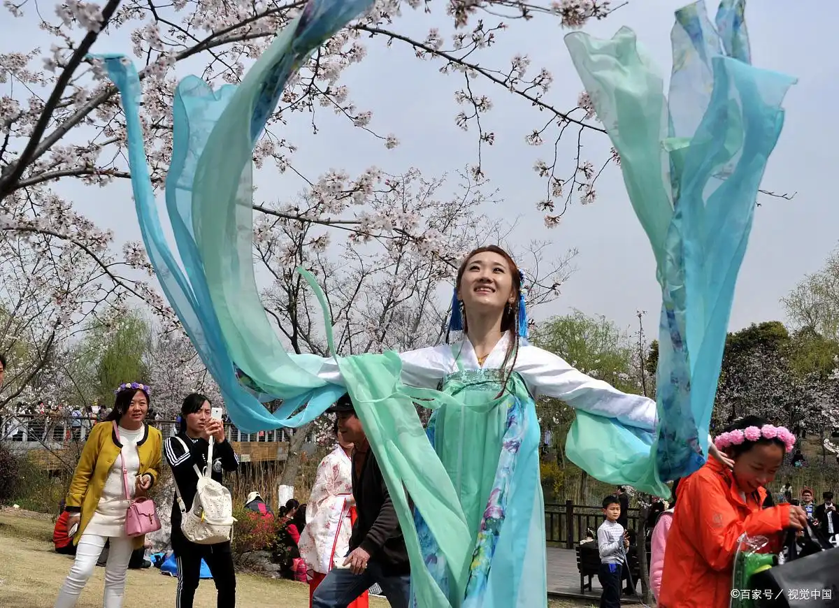 拍婚纱照内景华丽图片大全_婚纱的照片大全_婚纱实景