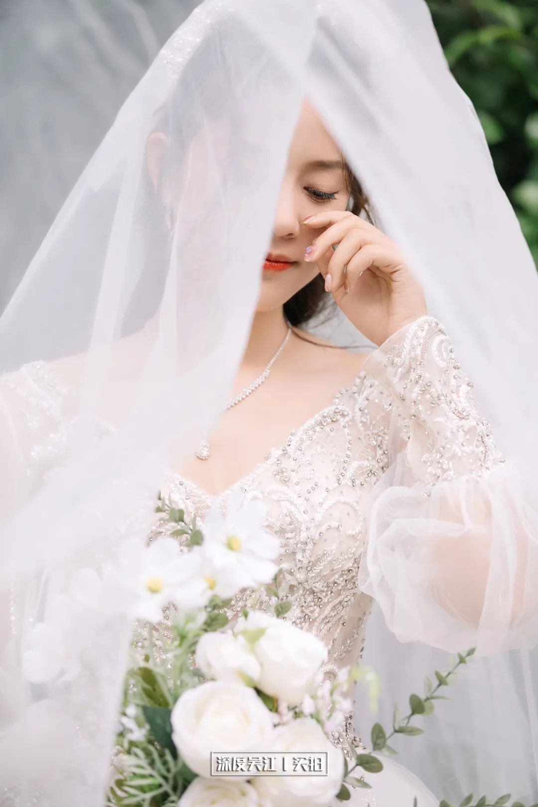 婚纱草地_婚纱草坪外景照阳光图片大全_草坪阳光婚纱照外景