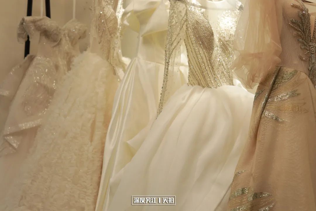 婚纱草地_婚纱草坪外景照阳光图片大全_草坪阳光婚纱照外景
