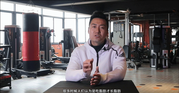 游泳小龙冠军图片女生_游泳冠军小龙女图片_小龙教练教游泳